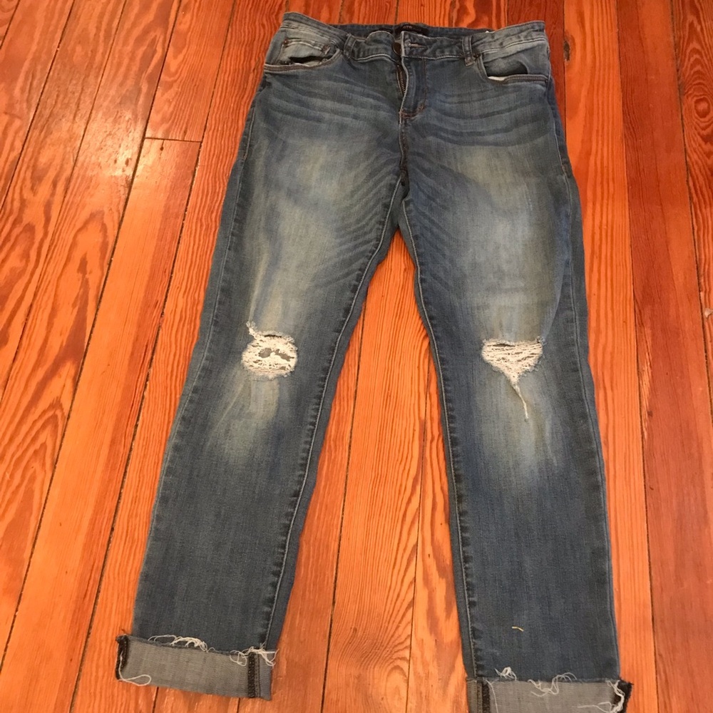 Light wash Ripped Jeans
